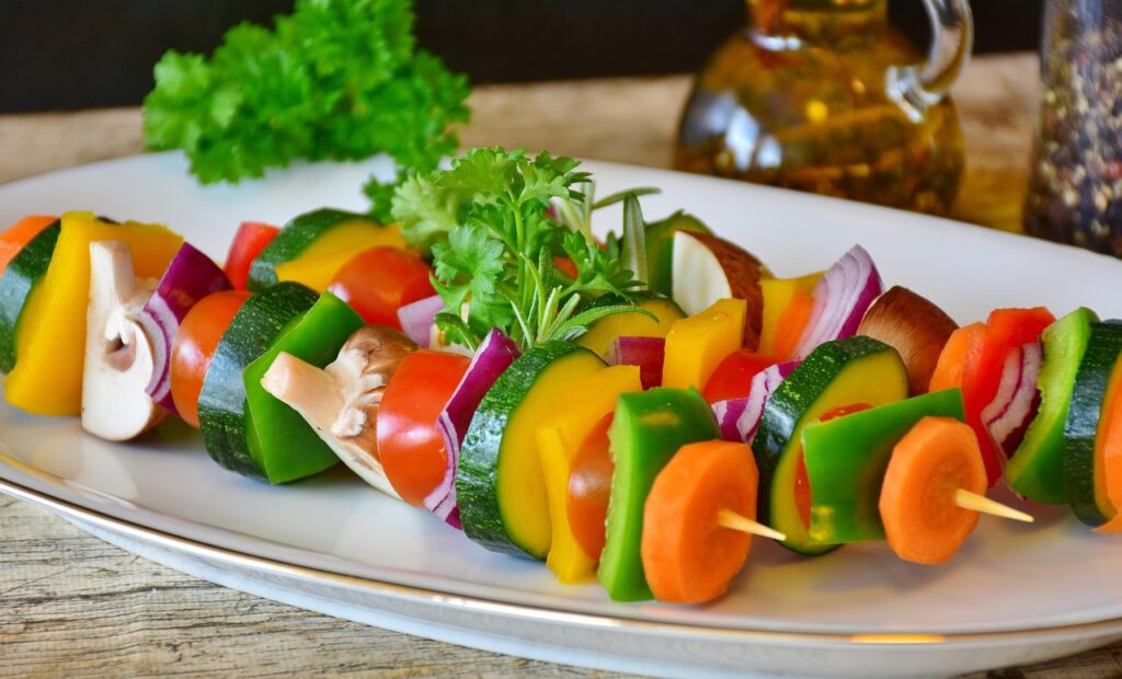 vegetable skewer, paprika, nature, tomato, mushrooms, onion, oil, salt, spices, cook, kitchen, food, connoisseur, plate, dinner, enjoy the meal, having lunch, dish, vegetables, healthy, delicious, vegetarian, vegan, vitamins, health, savory, meal, close up, appetizing, enjoy, garden, dinner, vegetables, vegetables, vegan, vegan, health, health, health, health, health